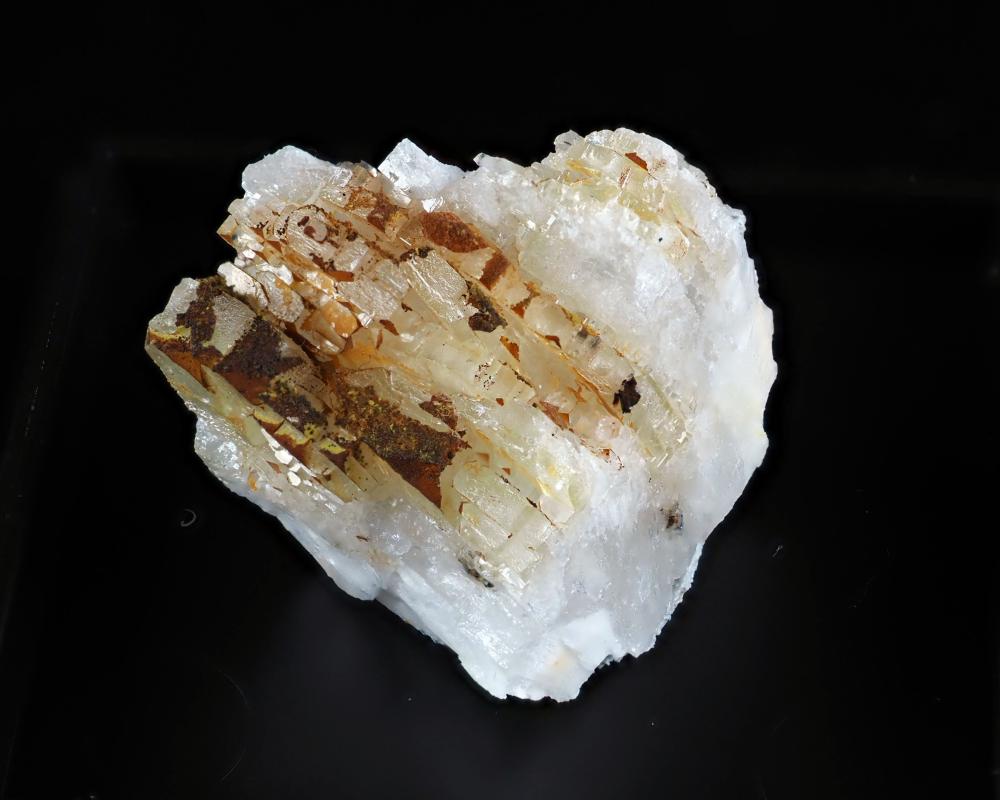 Plumbogummite
